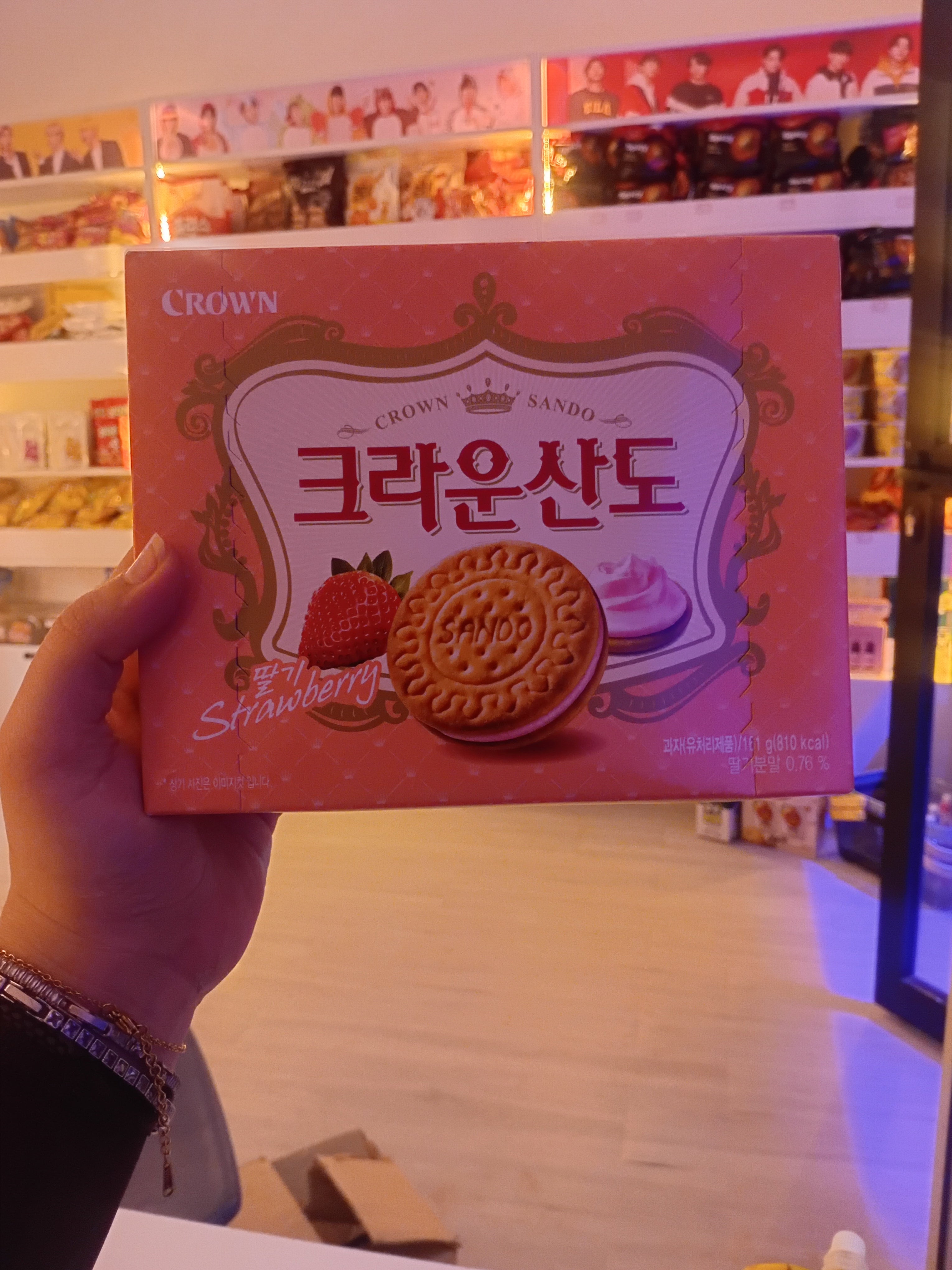 Crown Sando Strawberry